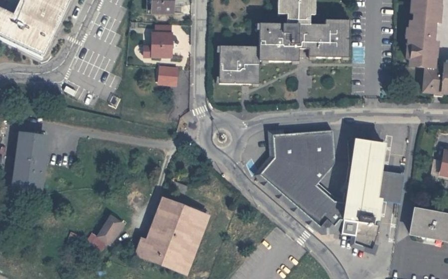 Vue aérienne du Rond-point anonyme n°318309489