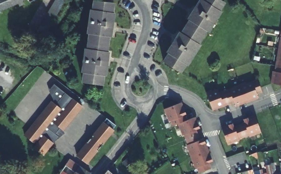 Vue aérienne du Rond-point anonyme n°318448196