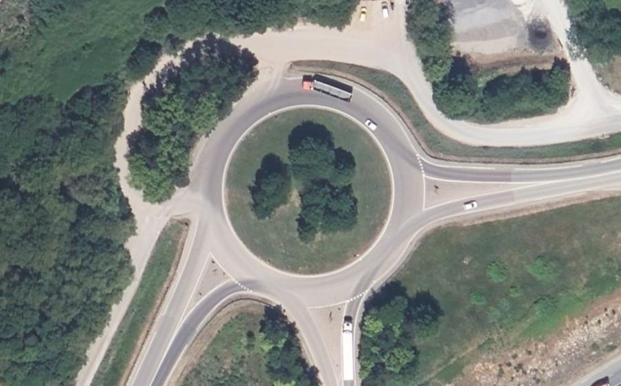 Vue aérienne du Rond-point anonyme n°31853040