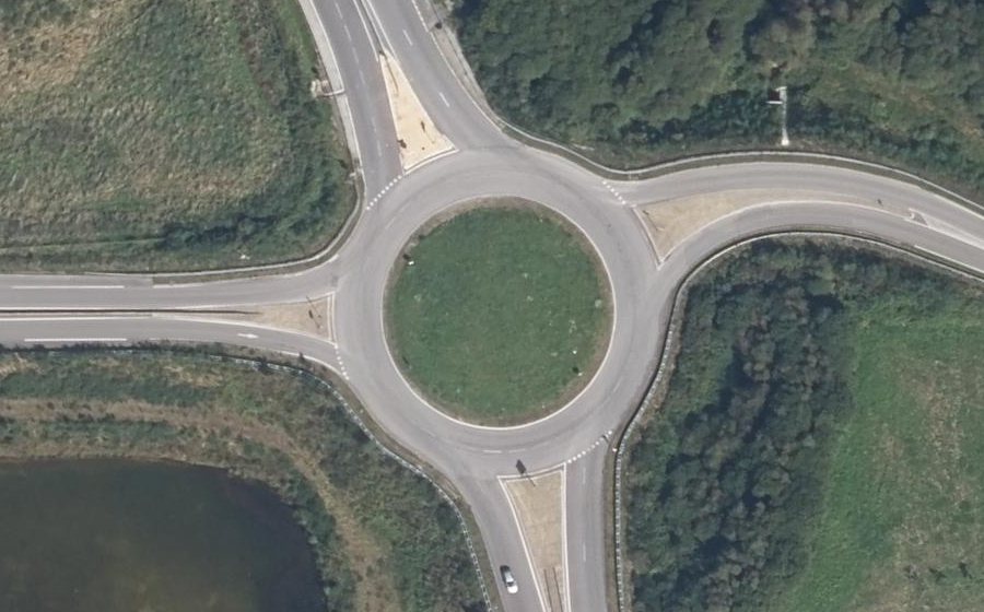 Vue aérienne du Rond-point anonyme n°318609722