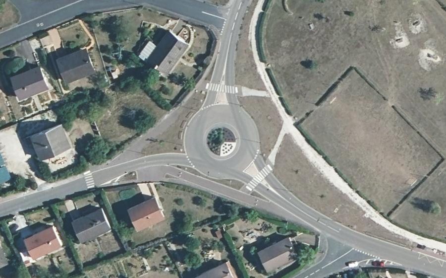 Vue aérienne du Rond-point anonyme n°318628100