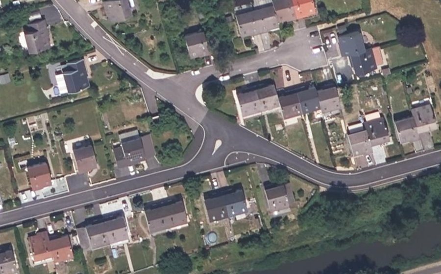 Vue aérienne du Rond-point anonyme n°31862857