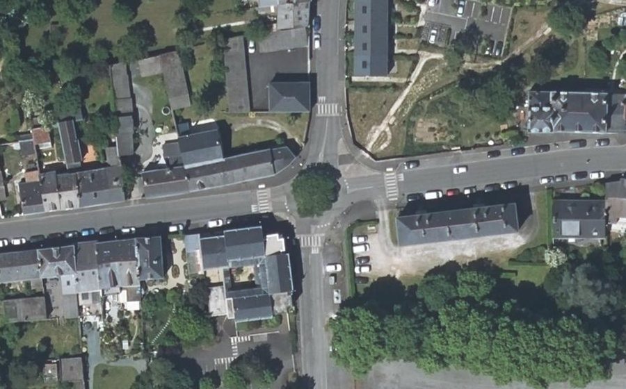 Vue aérienne du Rond-point anonyme n°318677667
