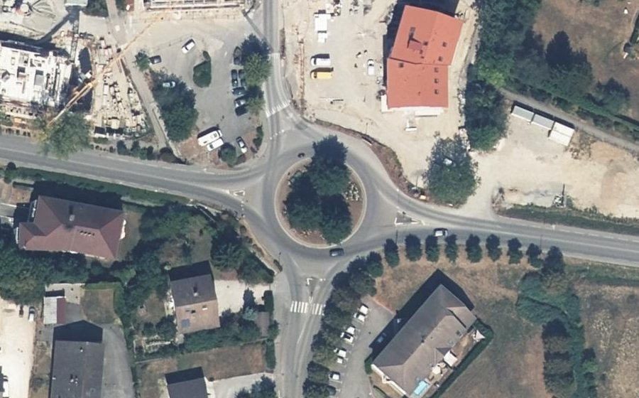 Vue aérienne du Rond-point anonyme n°318710928
