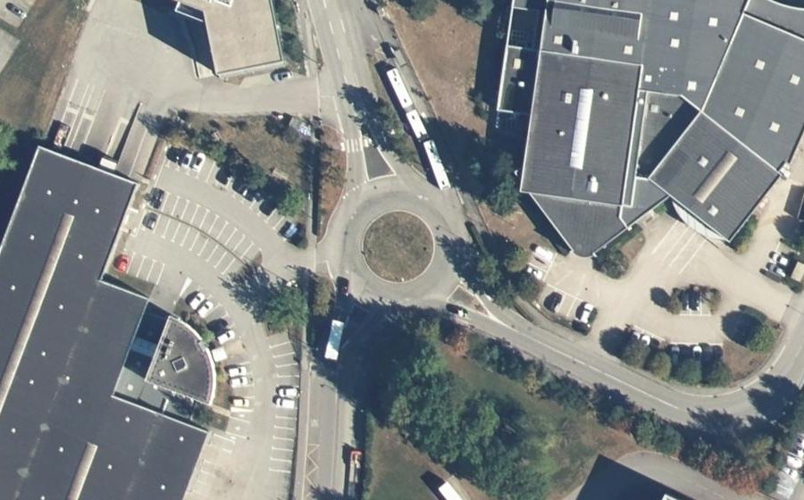 Vue aérienne du Rond-point anonyme n°318716190