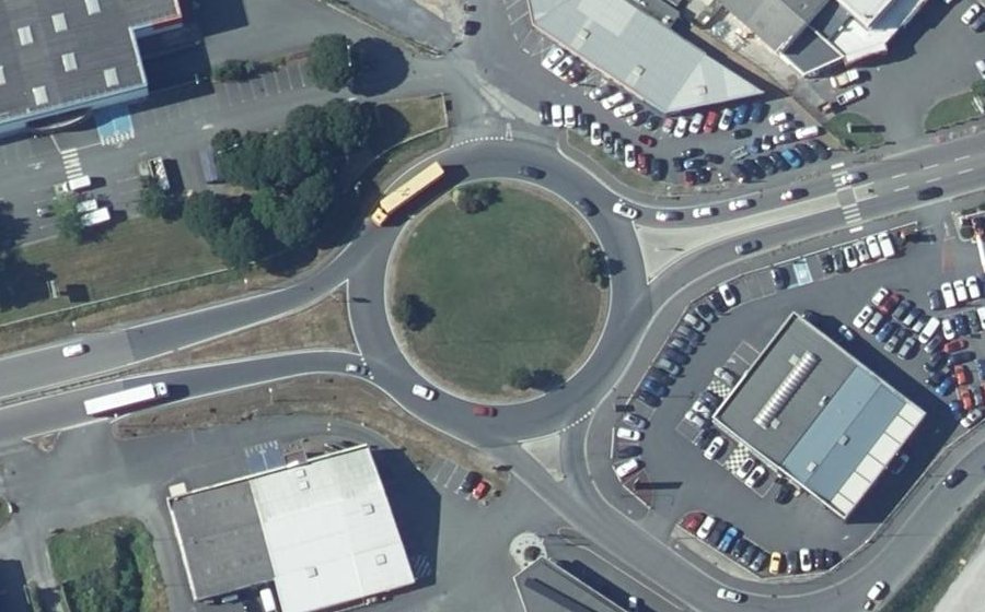 Vue aérienne du Rond-point anonyme n°31873244