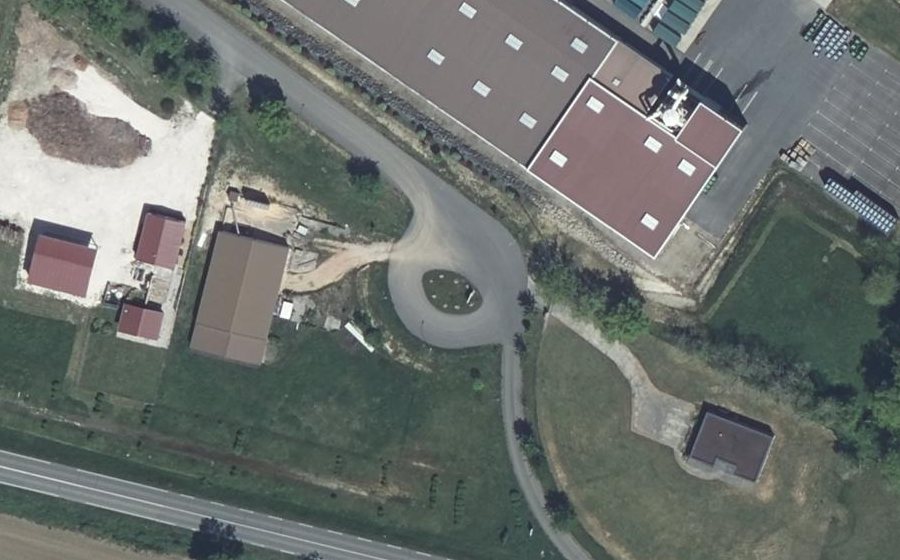 Vue aérienne du Rond-point anonyme n°318766957