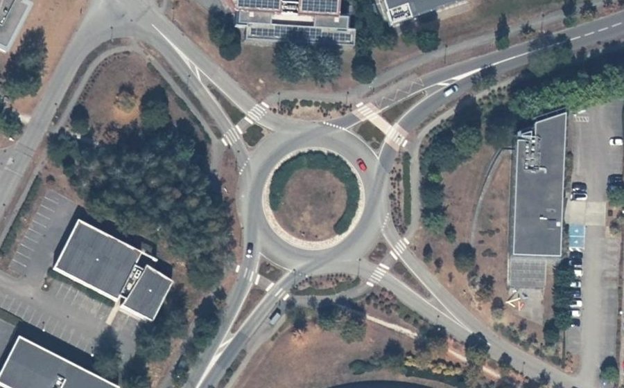 Vue aérienne du Rond-point anonyme n°318815307