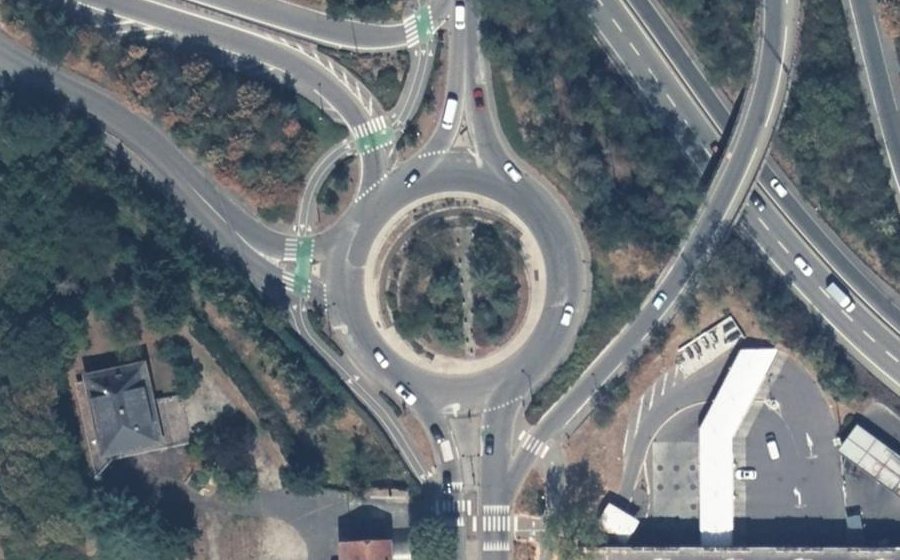 Vue aérienne du Rond-point anonyme n°318818029