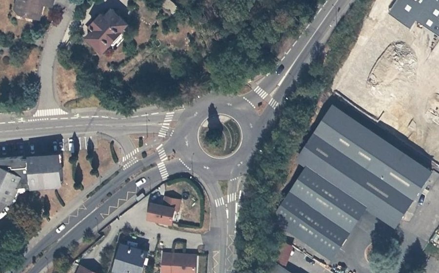 Vue aérienne du Rond-point anonyme n°318869927