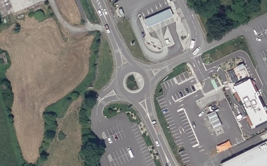 Vue aérienne du Rond-point anonyme n°318871998