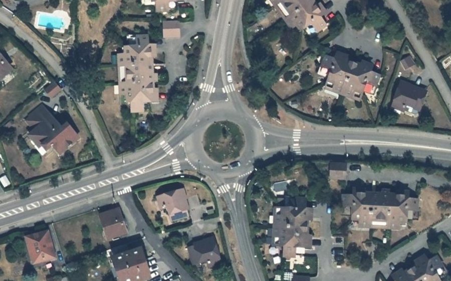 Vue aérienne du Rond-point anonyme n°318872201