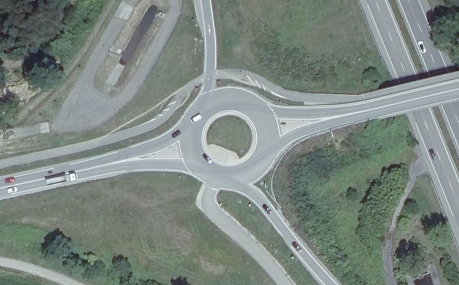 Vue aérienne du Rond-point anonyme n°318950530