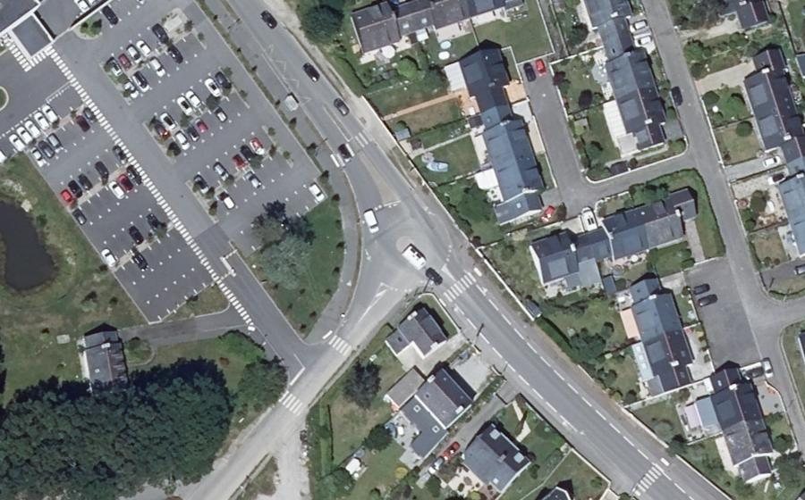 Vue aérienne du Rond-point anonyme n°318980139