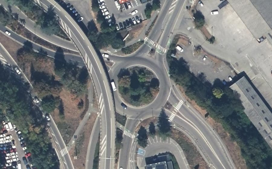 Vue aérienne du Rond-point anonyme n°318988088