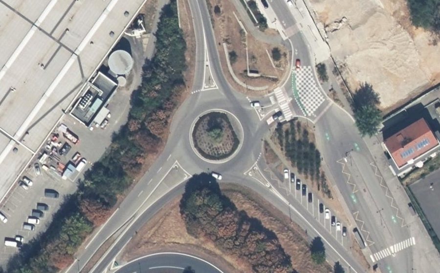 Vue aérienne du Rond-point anonyme n°319012958