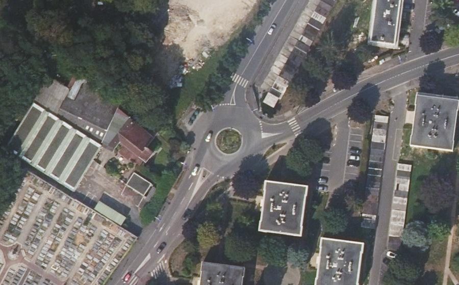 Vue aérienne du Rond-point anonyme n°31903671