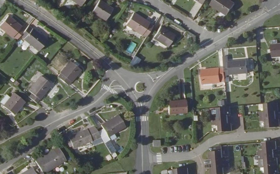 Vue aérienne du Rond-point anonyme n°319059837