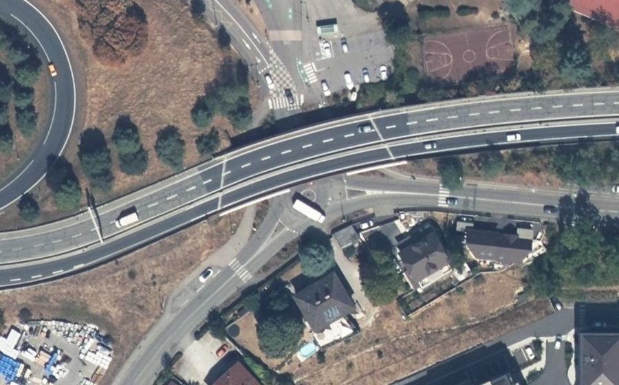 Vue aérienne du Rond-point anonyme n°319061565
