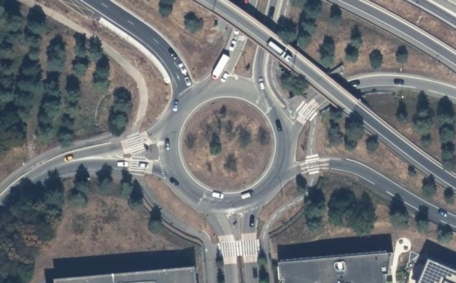 Vue aérienne du Rond-point anonyme n°319061700
