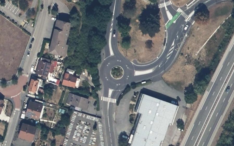 Vue aérienne du Rond-point anonyme n°319062315