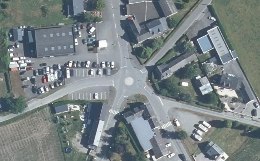 Vue aérienne du Rond-point anonyme n°319067919