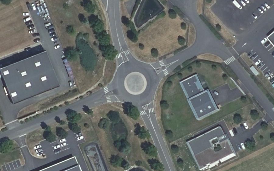 Vue aérienne du Rond-point anonyme n°319104286