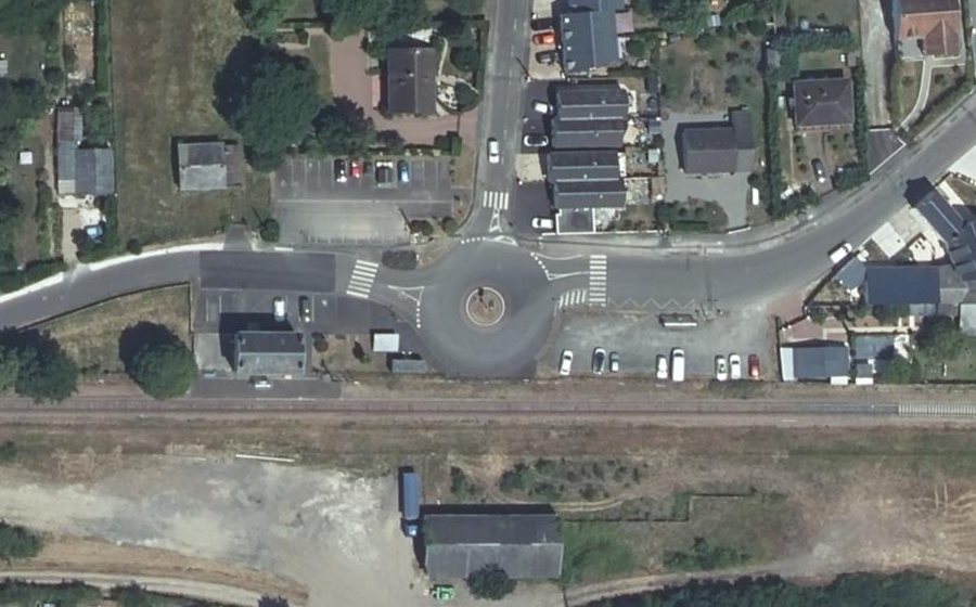 Vue aérienne du Rond-point anonyme n°319107598