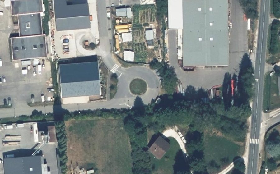Vue aérienne du Rond-point anonyme n°319145203
