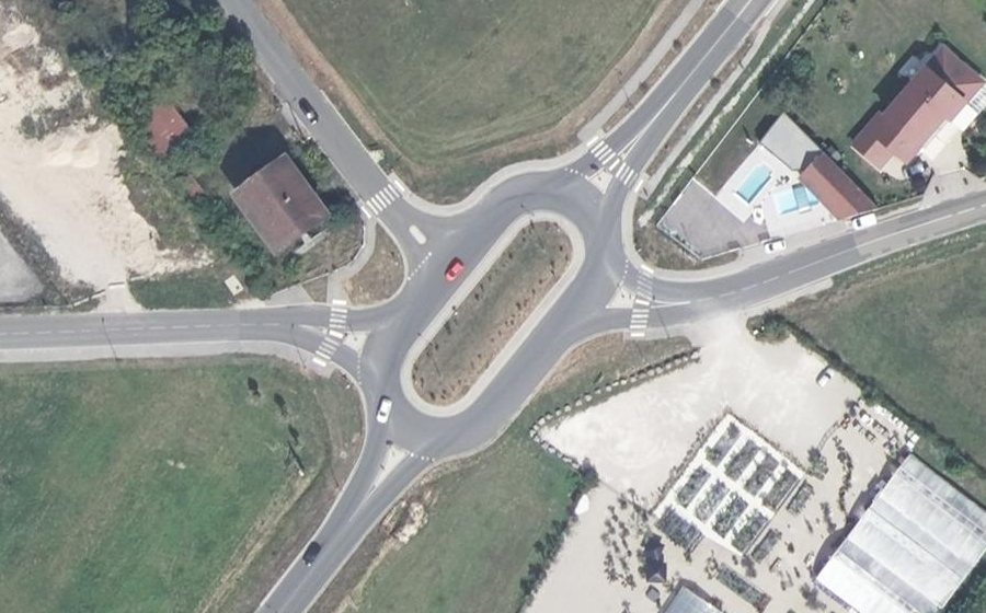 Vue aérienne du Rond-point anonyme n°319167922