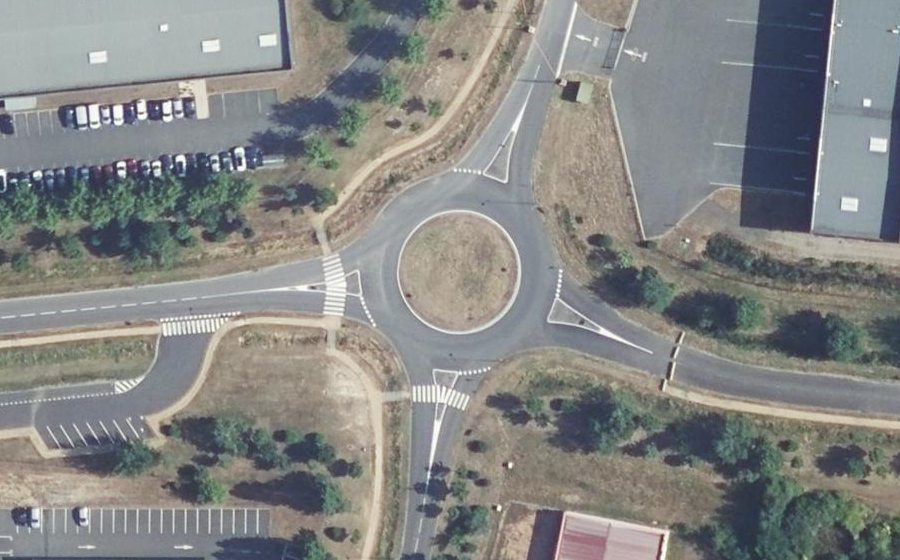 Vue aérienne du Rond-point anonyme n°319177400