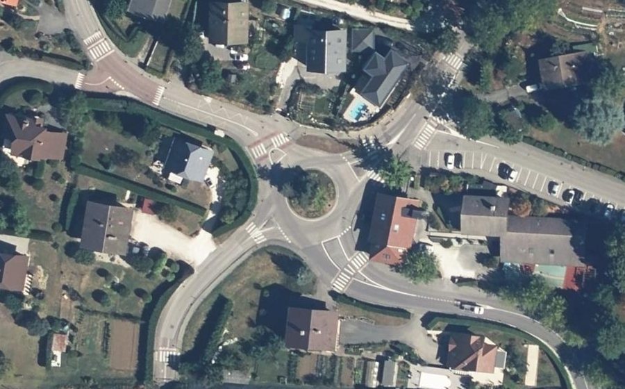 Vue aérienne du Rond-point anonyme n°319238923