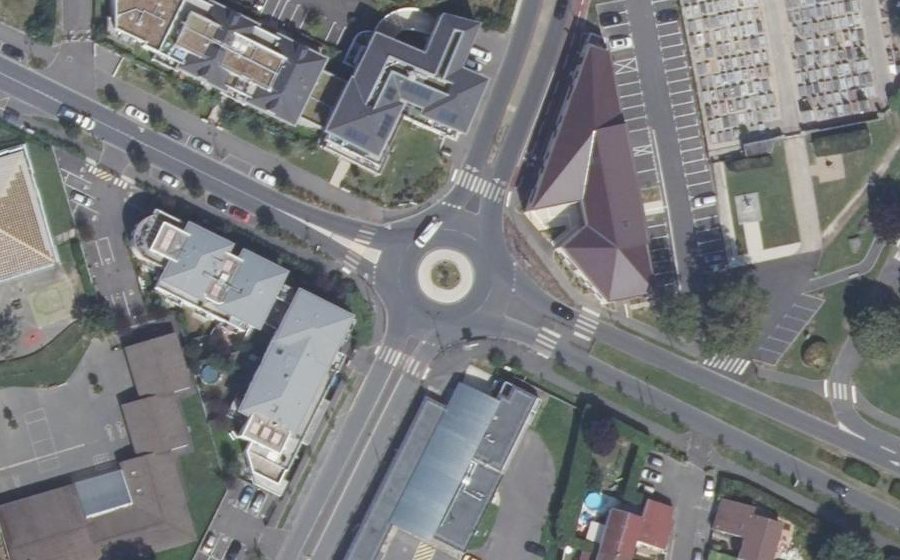 Vue aérienne du Rond-point anonyme n°31926967