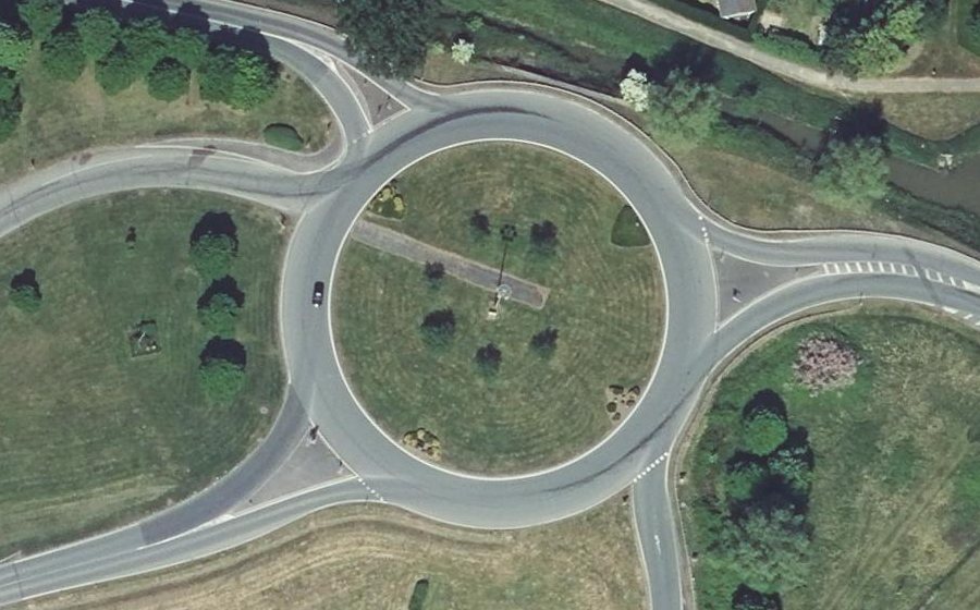 Vue aérienne du Rond-point anonyme n°319294738