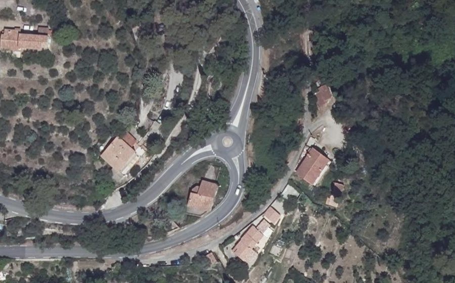 Vue aérienne du Rond-point anonyme n°319425113