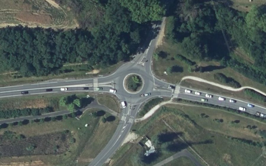 Vue aérienne du Rond-point anonyme n°31948331