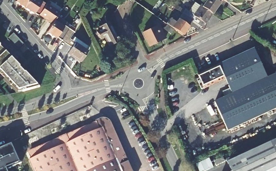 Vue aérienne du Rond-point anonyme n°319572139