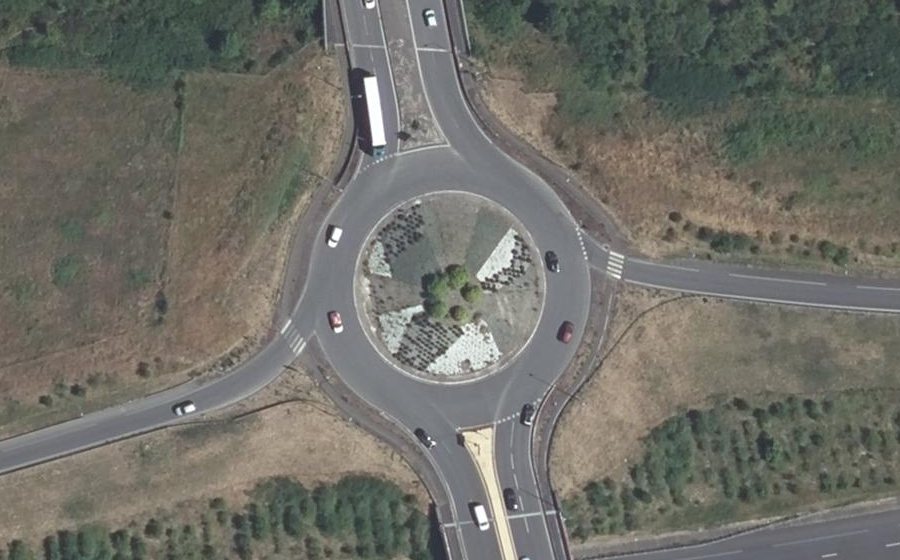 Vue aérienne du Rond-point anonyme n°31960741