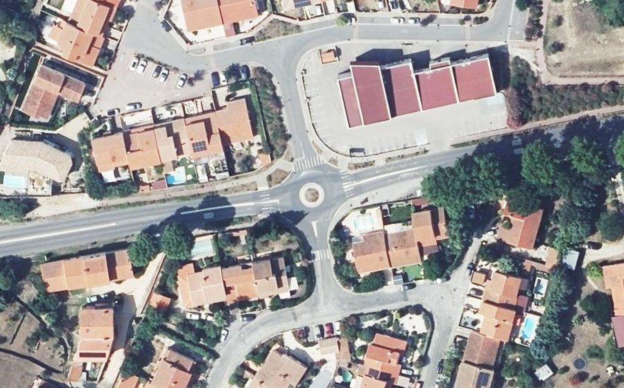 Vue aérienne du Rond-point anonyme n°319626880