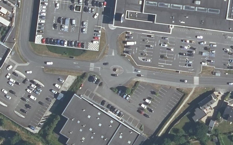 Vue aérienne du Rond-point anonyme n°319642735