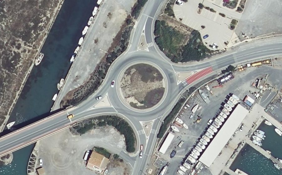 Vue aérienne du Rond-point anonyme n°31967209