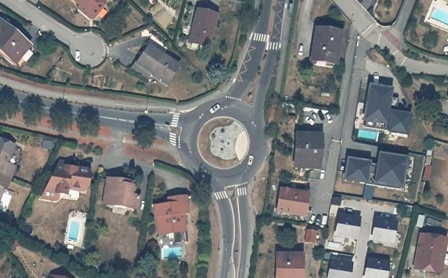 Vue aérienne du Rond-point anonyme n°319723233