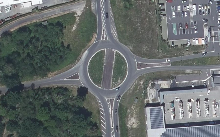 Vue aérienne du Rond-point anonyme n°319725448