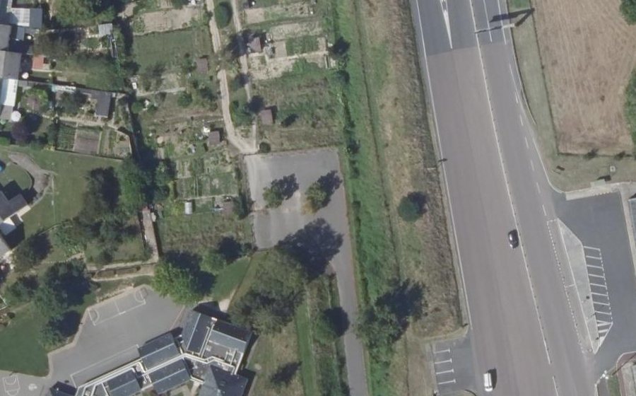 Vue aérienne du Rond-point anonyme n°319876129