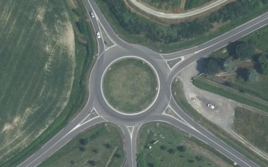 Vue aérienne du Rond-point anonyme n°319889262