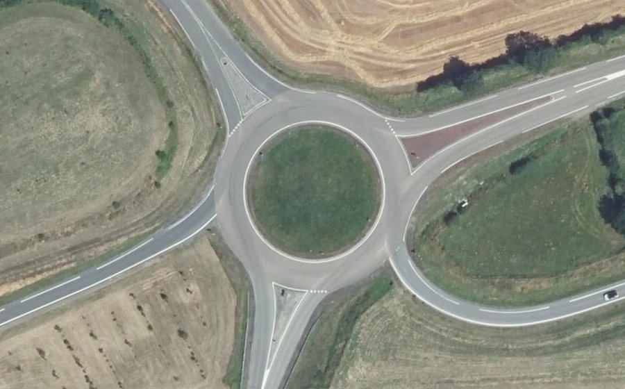 Vue aérienne du Rond-point anonyme n°31989027