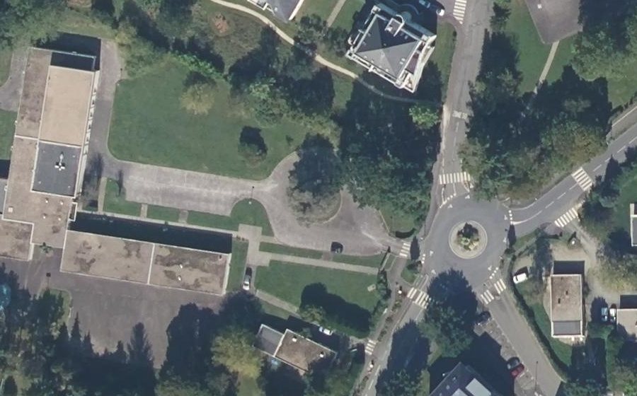 Vue aérienne du Rond-point anonyme n°319906087