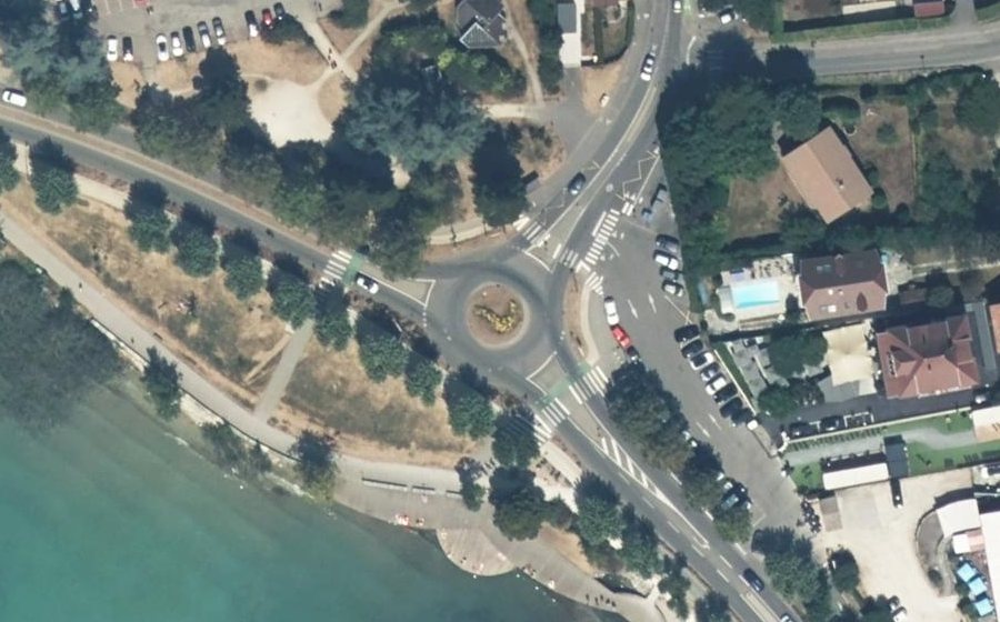 Vue aérienne du Rond-point anonyme n°319918560