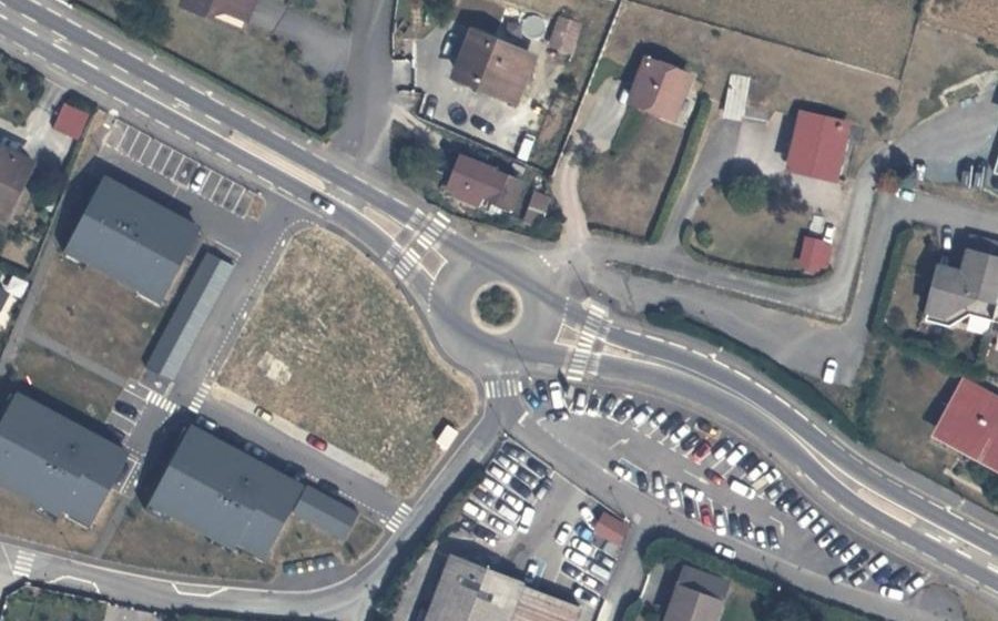 Vue aérienne du Rond-point anonyme n°319945547