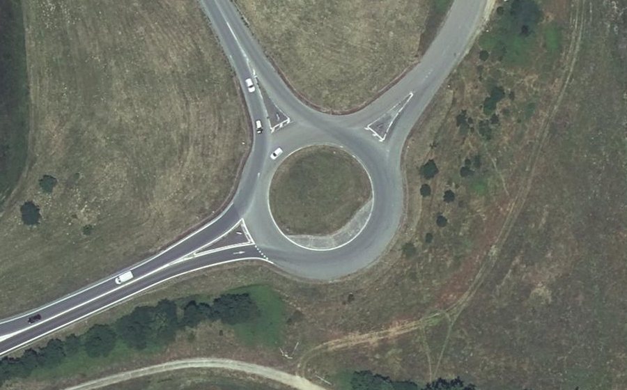 Vue aérienne du Rond-point anonyme n°31999340